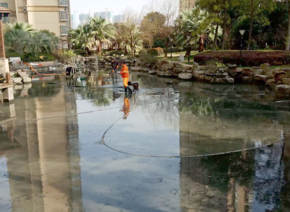 西乡景观池淤泥清理