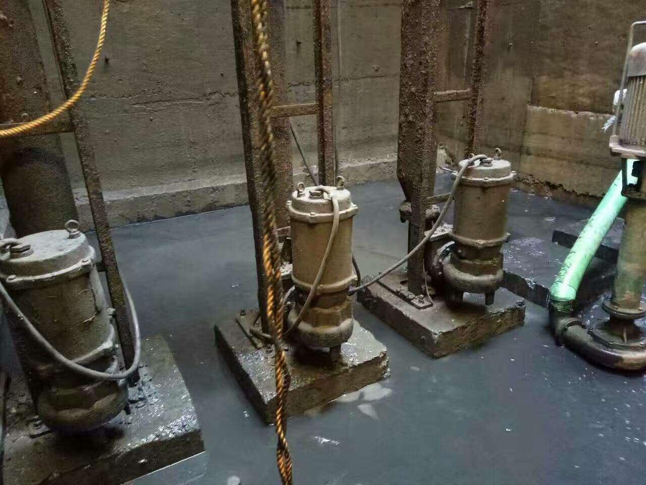 西乡污水池清理