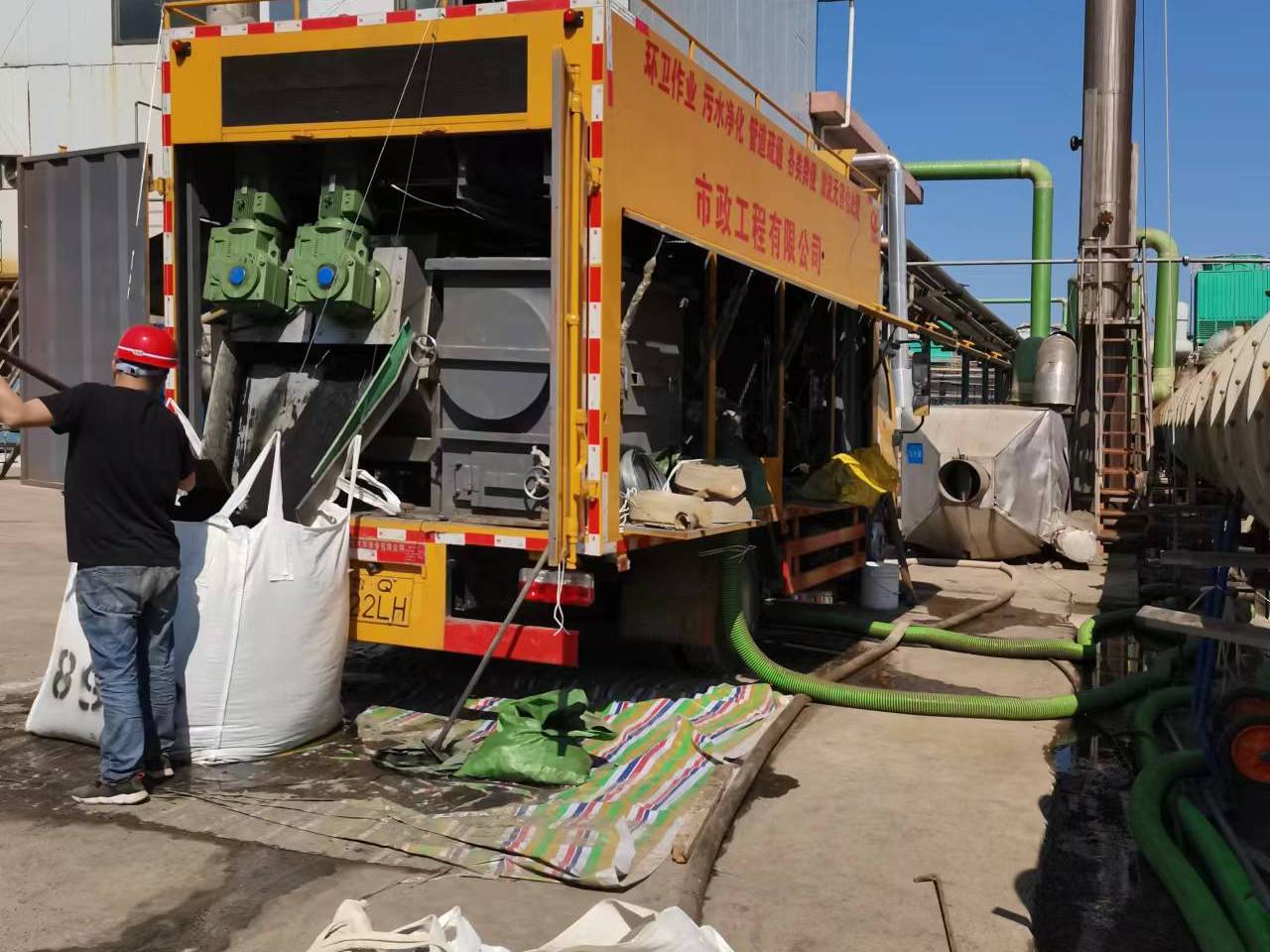 西乡淤泥压干处理